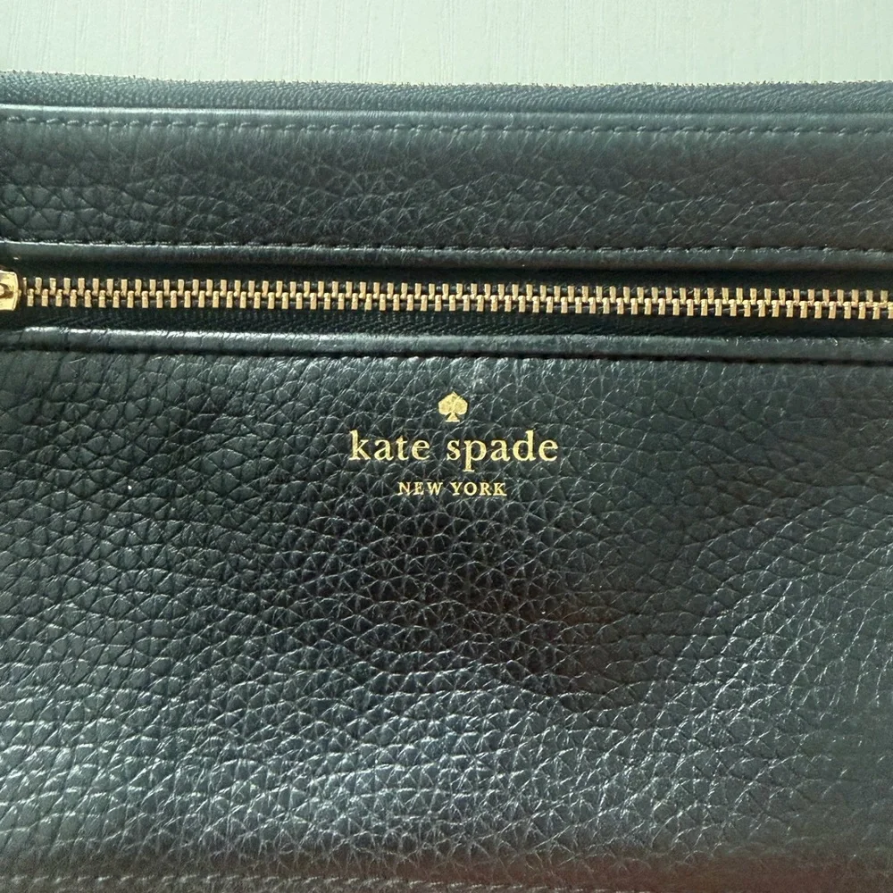 kate spade black pebbled leather wristlet with gold logo